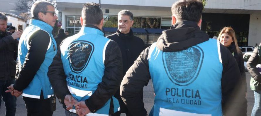 Fuerte operativo de la Ciudad para quitar a los manteros del Parque de los Patricios