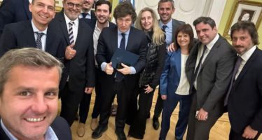 Javier Milei recibe al bloque de la UCR en medio de especulaciones por el armado electoral 2025