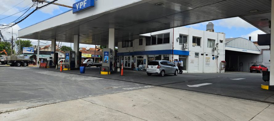 Un municipio bonaerense intimó a una estación de servicio por cobrar la tasa vial