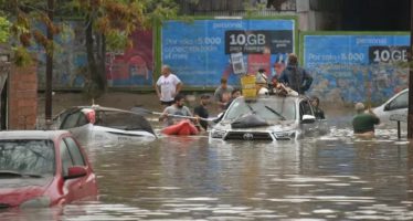 Decretan tres días de duelo por el trágico temporal en Bahía Blanca y confirmó el envío de $10.000 millones