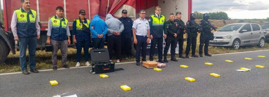 Fuerte operativo policial en Tucumán: desmantelaron un cargamento de 21 kilos de cocaína