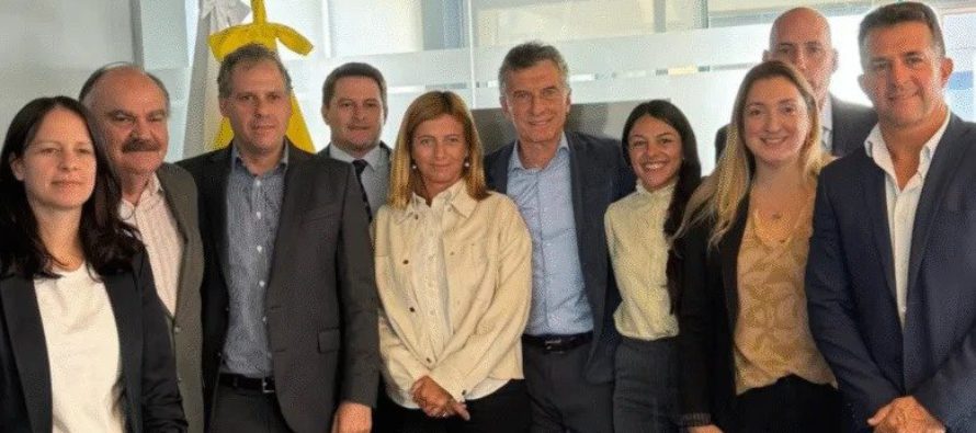 Mauricio Macri se reunió con senadores del PRO para analizar la alianza con LLA