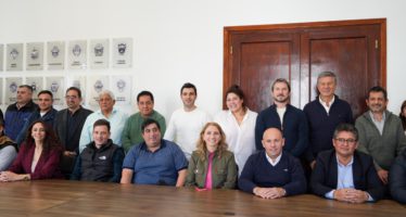 Ignacio Torres reunió a todos los intendentes y lanzó un acuerdo para alivio fiscal