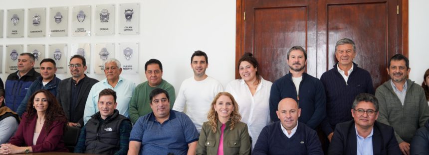 Ignacio Torres reunió a todos los intendentes y lanzó un acuerdo para alivio fiscal