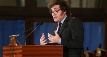 Fallo de YPF: Milei culpó a Kicillof y lo llamó “inútil soviético”
