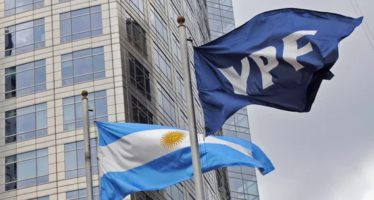 El Gobierno le pidió a la Justicia de Estados Unidos suspender el fallo por la expropiación de YPF