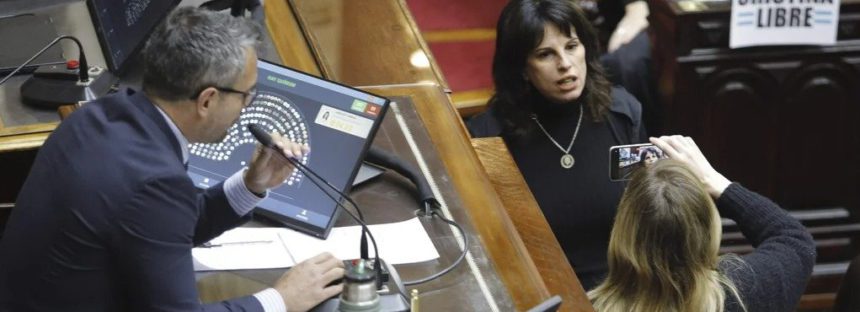 Escándalo y bochorno en Diputados: diputados K fueron a buscar a Espert y la sesión terminó a los empujones