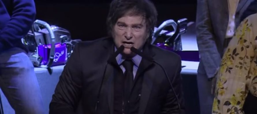 Javier Milei criticó fuertemente a Axel Kicillof y aseguró: “Esta boleta permite el fraude”