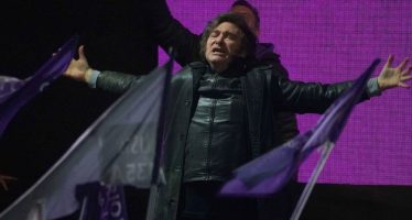 La respuesta de Javier Milei a la derrota: crea una mesa política nacional y convoca a los gobernadores