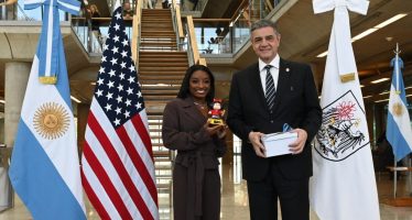 Tras llegar Buenos Aires, Simone Biles dio una charla motivacional y fue nombrada «Huésped de Honor»