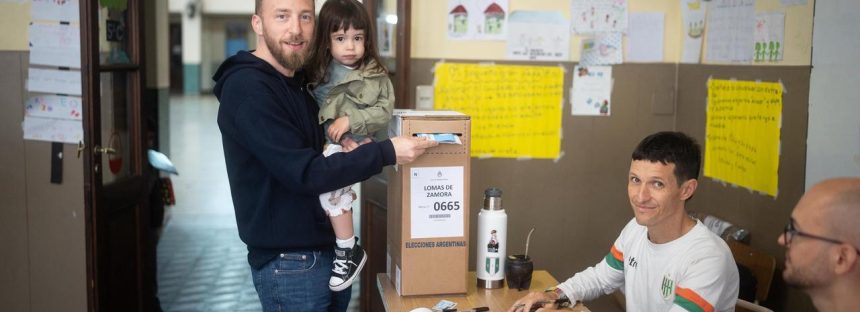 «La democracia es muy importante para nuestro país», Federico Otermín votó en Banfield
