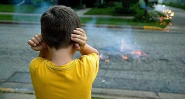 La Ciudad prohibió el uso de pirotecnia con “efecto audible” para proteger a personas mayores, con TEA y bebés