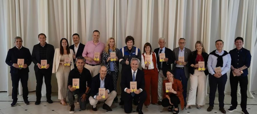 Milei firmará un decreto para aumentar los sueldos de funcionarios tras dos años de congelamiento