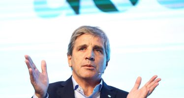 Ajuste fiscal: el Gobierno achica 50% la obra pública y 35% los subsidios en busca del superávit