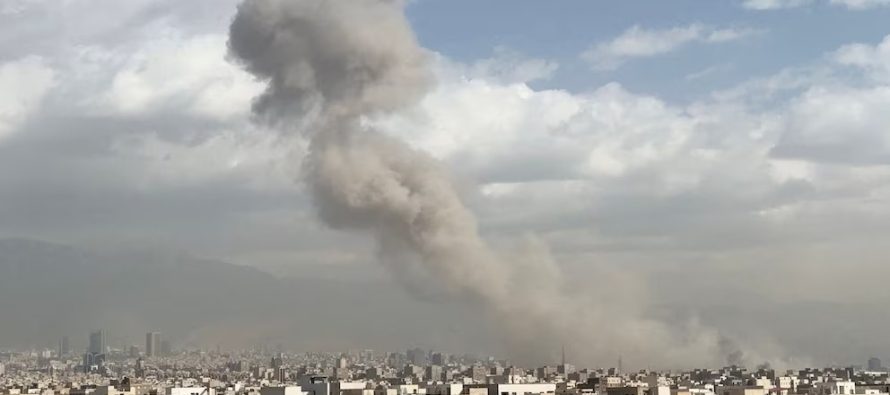 Misiles, drones y evacuaciones: así comenzó el ataque conjunto de Israel y EEUU contra Irán