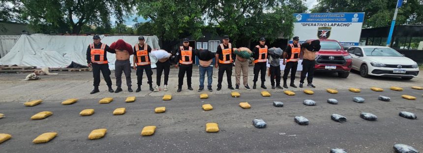 Viajaban con 203 kilos de marihuana hacia Córdoba y fueron detenidos en Tucumán