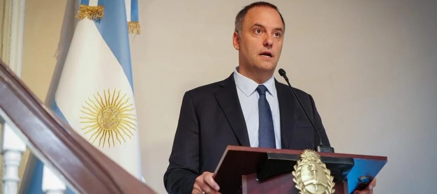 Polémica: Adorni deslizó que el video del viaje pudo haber salido desde “adentro” del Gobierno