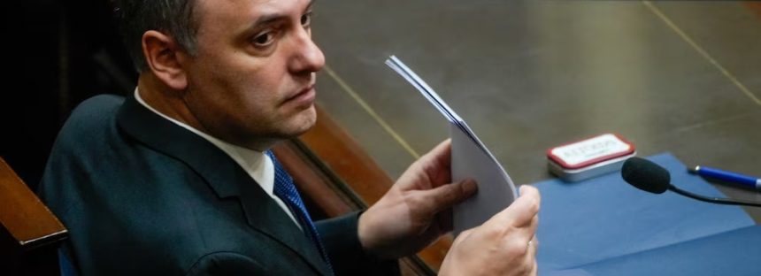 Adorni negó irregularidades, descartó renunciar y remitió las acusaciones a la Justicia