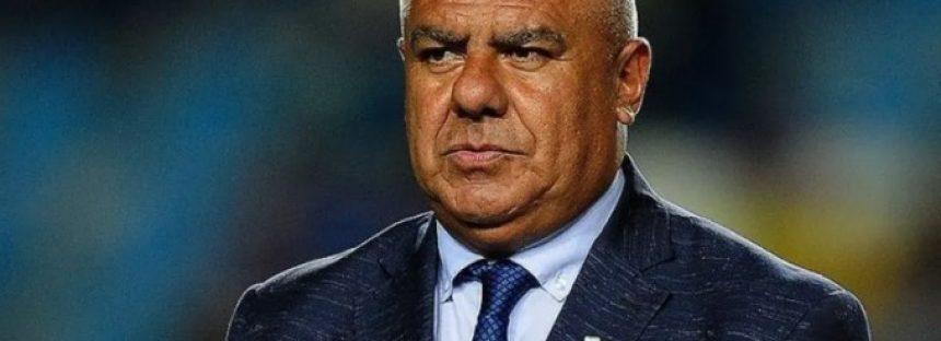 El Banco Central multó con una cifra millonaria a financiera vinculada a ‘Chiqui’ Tapia y la inhabilitó para operar