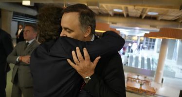 Por qué Milei sostiene a Adorni pese a la presión política y judicial