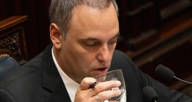 El oficialismo busca bloquear la interpelación a Adorni en el Senado