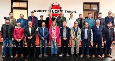 La UCR bonaerense debate entre mantener su identidad o habilitar acuerdos locales con La Libertad Avanza