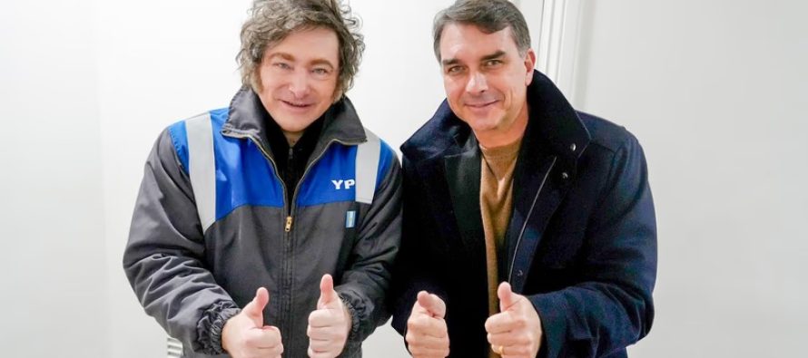 Milei vuelve a Brasil y se mostrará junto a Flavio Bolsonaro en una visita que genera polémica