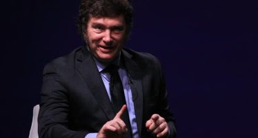 El Gobierno expulsará o impedirá el ingreso al país de extranjeros que inciten el odio contra la Argentina
