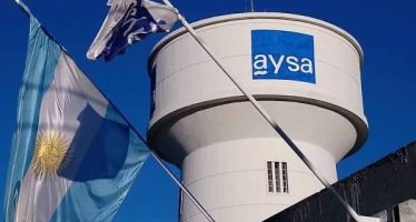 Los riesgos que enfrenta Caputo por las valuaciones de las empresas que busca privatizar