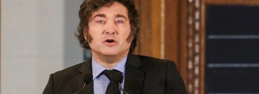 Milei mejora en agosto, pero retrocede en el balance de 2026