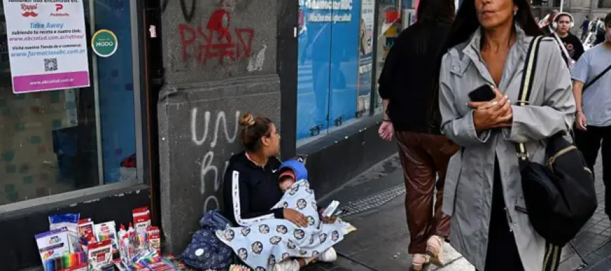 Pobreza en Argentina: el INDEC informó que llegó al 32,3% y la indigencia al 7,5% en 2026