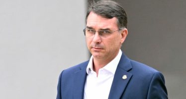 Ahora Flávio Bolsonaro se presenta como «líder» de Brasil